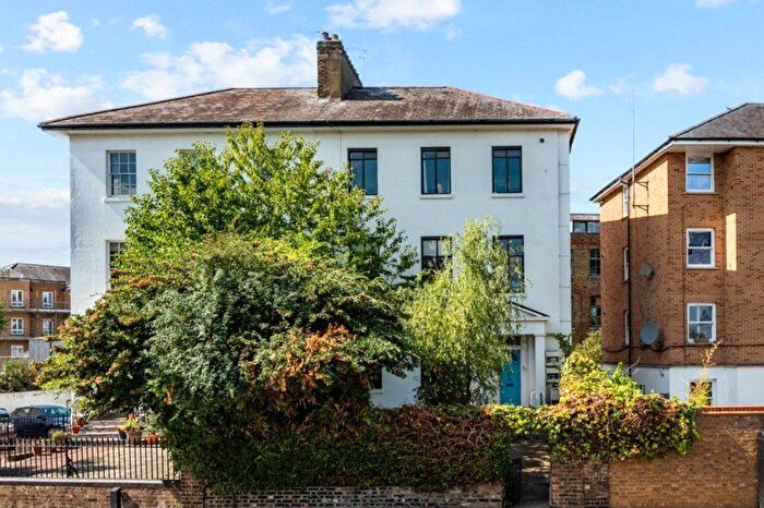 3 Bedroom Flat For Sale In Albion Road, London, N16