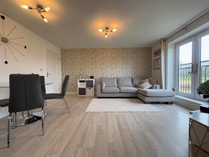 2 Bedroom Flat For Sale In Clenshaw Path, Basildon, SS14
