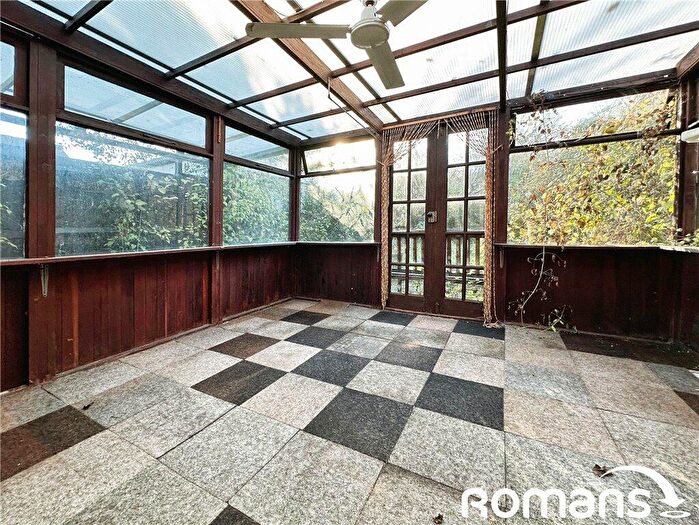 2 Bedroom Bungalow For Sale In Bannard Road, Maidenhead, Berkshire, SL6