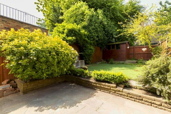 5 Bedroom Town House To Rent In Pembroke Road, London, N10