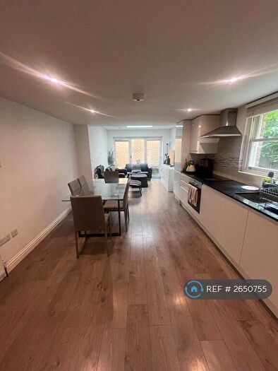 3 Bedroom Flat To Rent In London, London, NW6