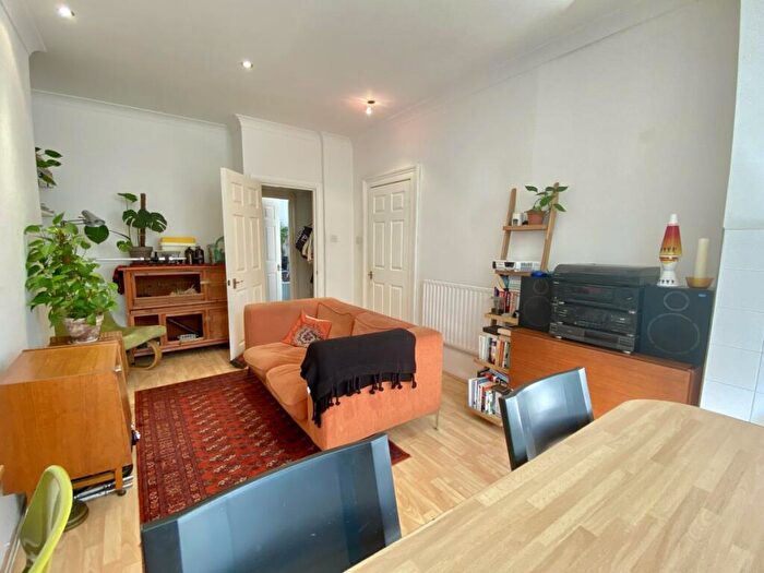 1 Bedroom Flat To Rent In Benwell Road, Holloway, N7