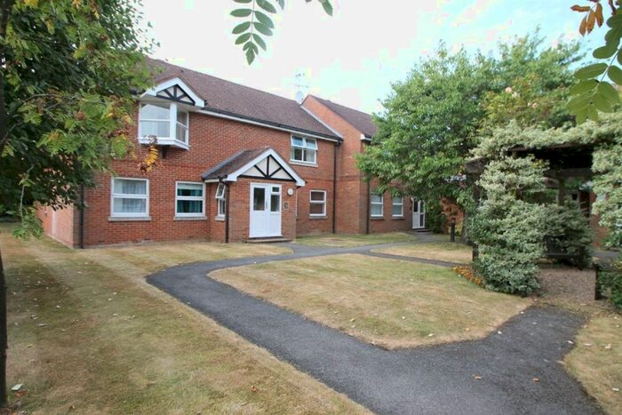 2 Bedroom Flat To Rent In Brunswick Place, Amersham Road, High Wycombe, HP13