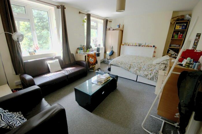 3 Bedroom Apartment To Rent In Marquis Road, Camden, NW1