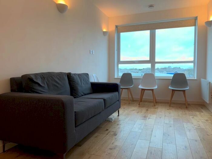 1 Bedroom Flat To Rent In Windmill Road, He, TW16