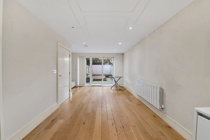 3 Bedroom Town House For Sale In Bromyard Avenue, London, W3