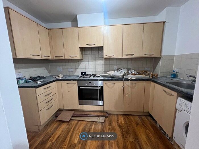 2 Bedroom Flat To Rent In Crispin Way, Uxbridge, UB8