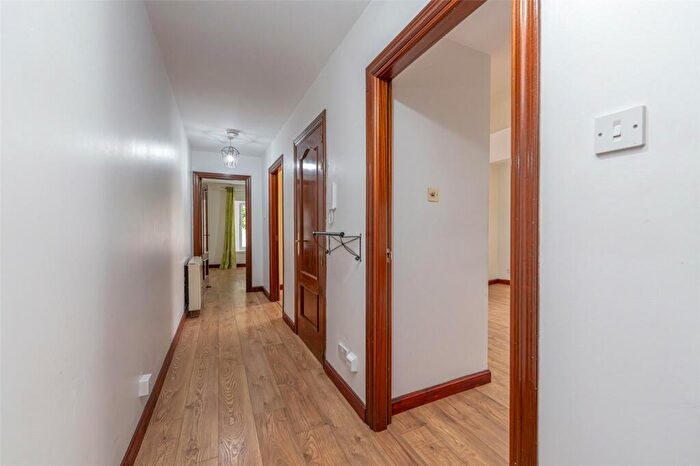2 Bedroom Flat For Sale In / Johns Place, Edinburgh, EH6