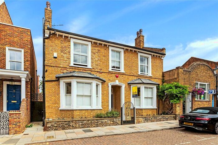 4 Bedroom Detached House To Rent In Church Street, Twickenham, TW1