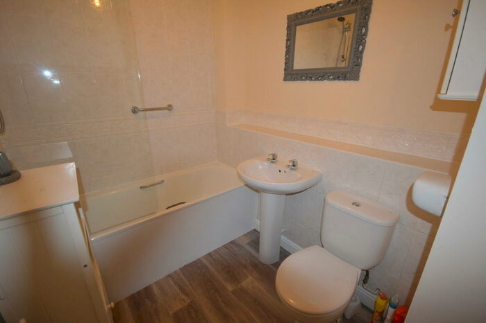 2 Bedroom Apartment To Rent In Sunnymill Drive, Sandbach, CW11
