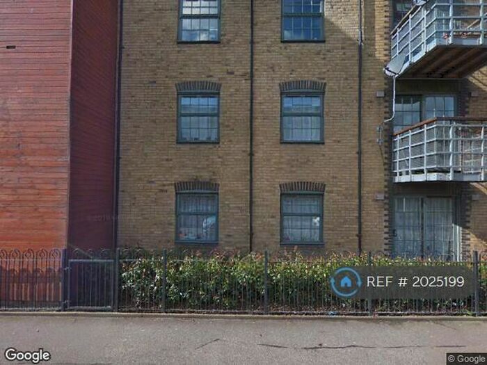 2 Bedroom Flat To Rent In Hewetts Quay, Barking, IG11