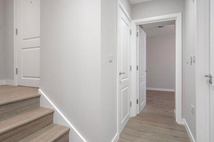 1 Bedroom Apartment To Rent In Sutton Court Road, Sutton, SM1