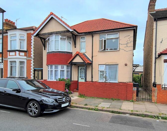 2 Bedroom Maisonette To Rent In Standard Road, Hounslow, TW4