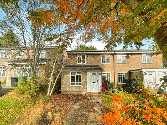 3 Bedroom Semi Detached House For Sale In Green Park Close, Winchester, Hampshire, SO23