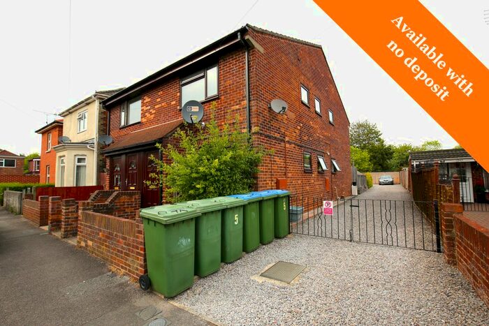 2 Bedroom Maisonette To Rent In South Road, Southampton, SO17