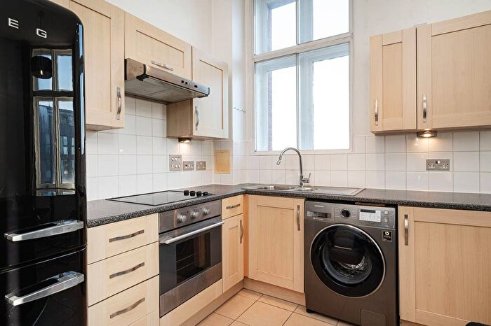 3 Bedroom Flat For Sale In Commercial Road, Tower Hamlets, London, E1