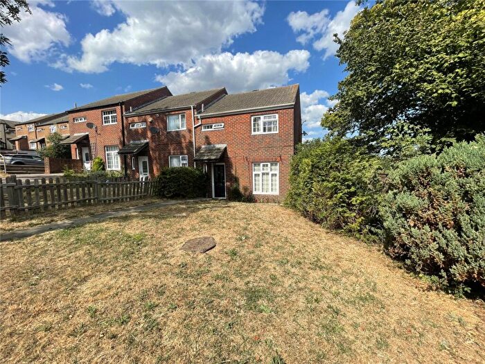 3 Bedroom End Of Terrace House For Sale In Ryde Close, Chatham, Kent, ME5