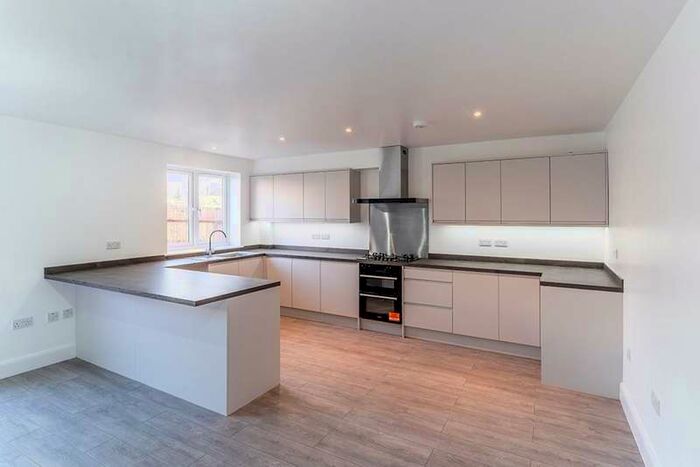 4 Bedroom Property To Rent In Loring Road Dunstable, Dunstable, LU6