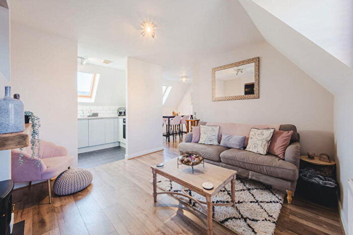 2 Bedroom Coach House For Sale In Ulysses Road, Swindon, Wiltshire, SN25