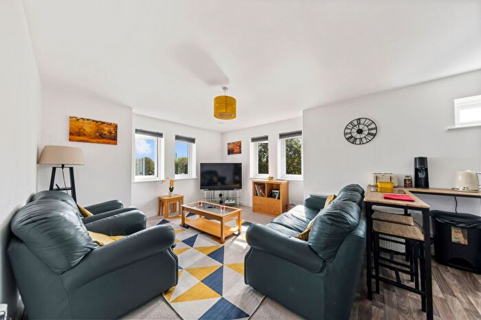 2 Bedroom Flat For Sale In Rose Creek Gardens, Great Sankey, WA5