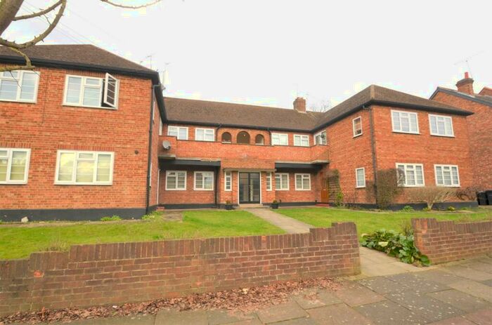 2 Bedroom Flat To Rent In Shakespeare Road, Mill Hill, NW7