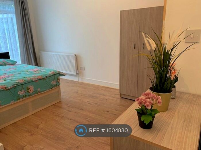 Studio To Rent In Sidney Avenue, London, N13