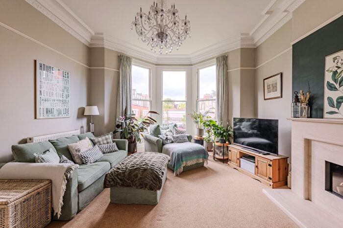 2 Bedroom Flat For Sale In Westmoreland Road, Bristol, BS6