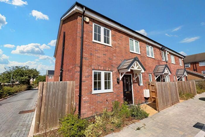 3 Bedroom End Of Terrace House To Rent In Bedroom End Of Terrace House In East Hall Close, Sittingbourne, ME10