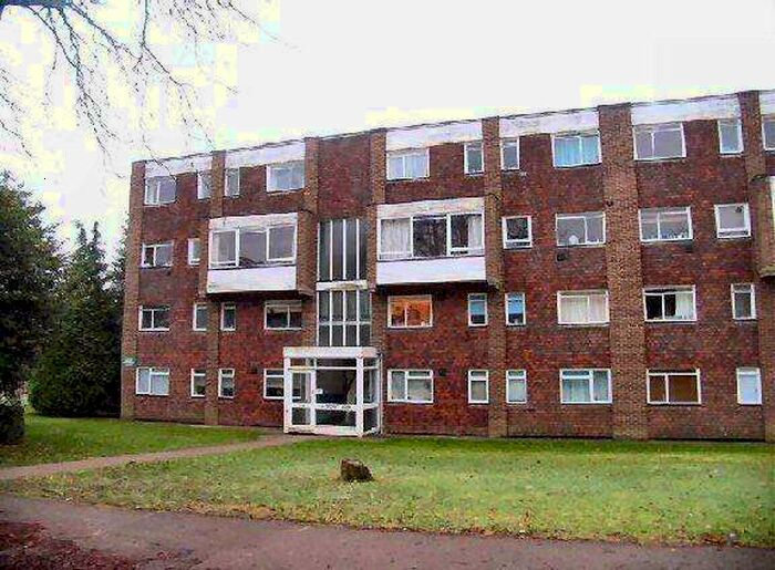2 Bedroom Flat To Rent In Woking, GU22