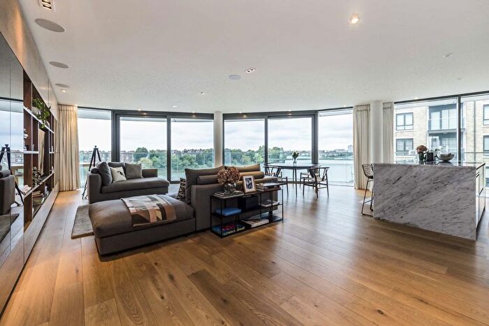 3 Bedroom Flat To Rent In Parr's Way, Hammersmith, W6