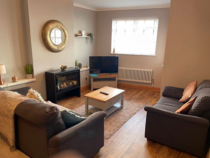 3 Bedroom Flat To Rent In Gower Place, Swansea, SA3