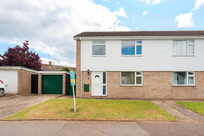 3 Bedroom Semi-Detached House For Sale In Links Way, Thurlton, NR14