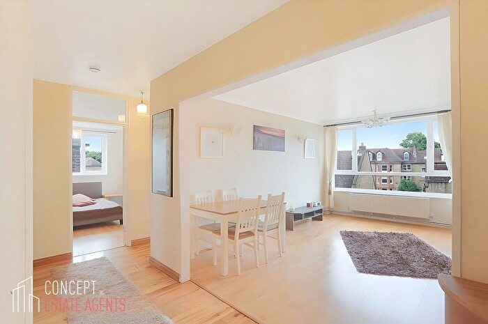 2 Bedroom Flat To Rent In Clifford Court, Heathfield Road, Wandsworth, SW18