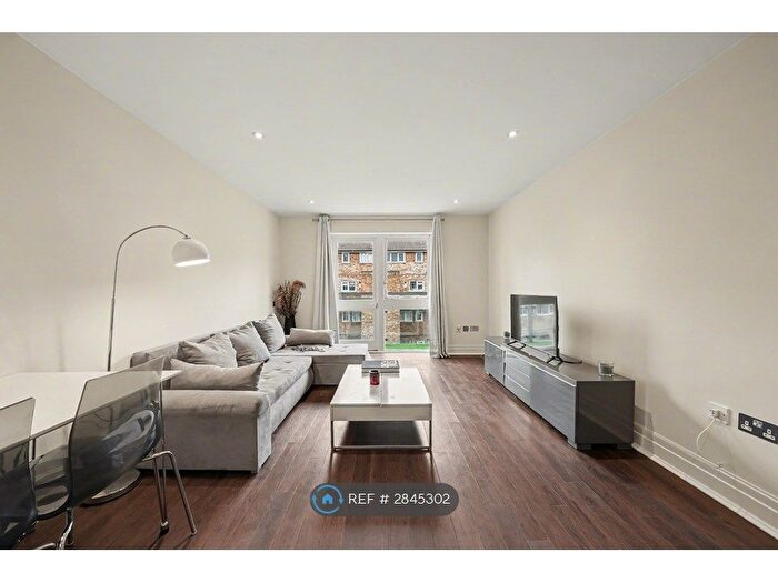 2 Bedroom Flat To Rent In Hoxton Square, London, N1