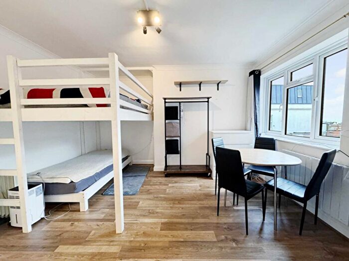 Apartment To Rent In Modern Studio! Terrace Road, Bournemouth, BH2