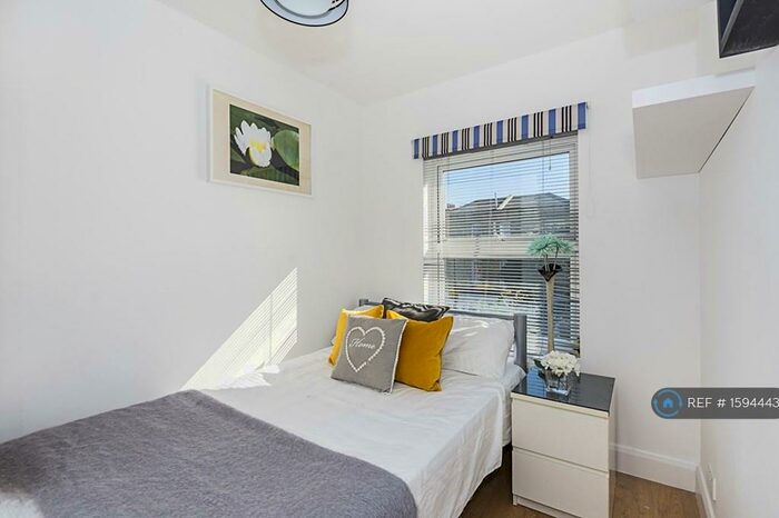 2 Bedroom Maisonette To Rent In Blackstock Road, London, N4