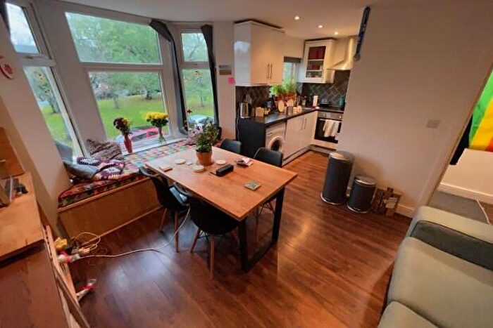 2 Bedroom Flat To Rent In Rhigos Gardens Cardiff, CF24