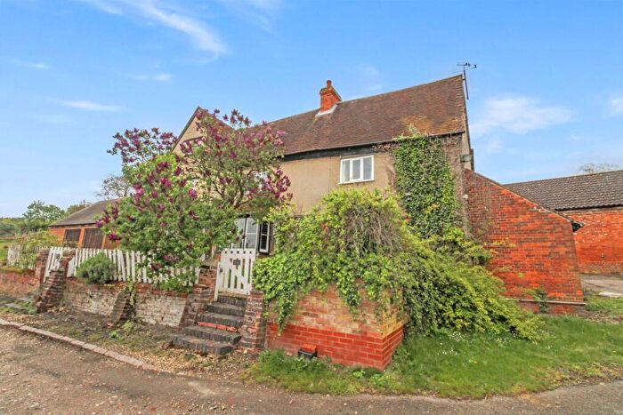 4 Bedroom Detached House For Sale In Carriage Drive, Clapham, Bedford, MK41