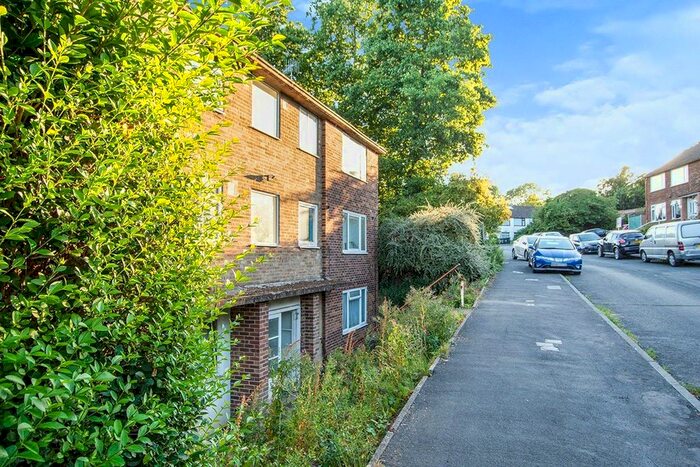 2 Bedroom Flat To Rent In Roseholme, Maidstone, Kent, ME16