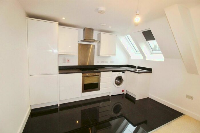 2 Bedroom Flat To Rent In Sutton Court Road, Sutton, SM1