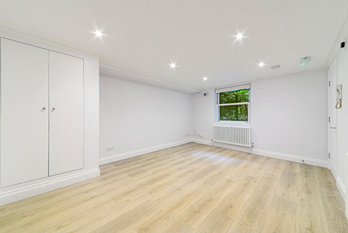 Apartment To Rent In The Gardens, East Dulwich London, SE22