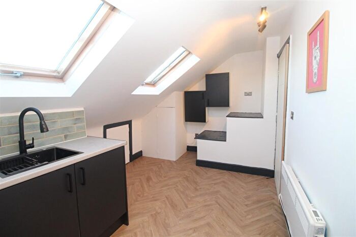 2 Bedroom Flat To Rent In Llantrisant Street, Cathays, Cardiff, CF24