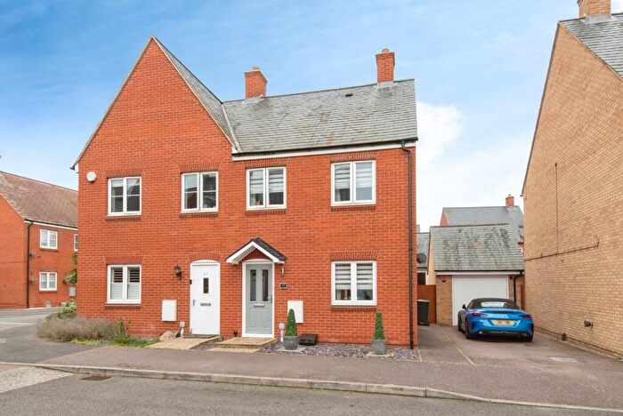 3 Bedroom Semi Detached House For Sale In Willowherb Way, Stotfold, Hitchin, Bedfordshire, SG5
