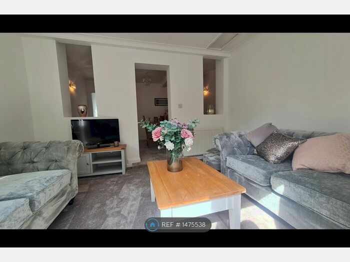 3 Bedroom Semi-Detached House To Rent In Angmering Way, Rustington, Littlehampton, BN16