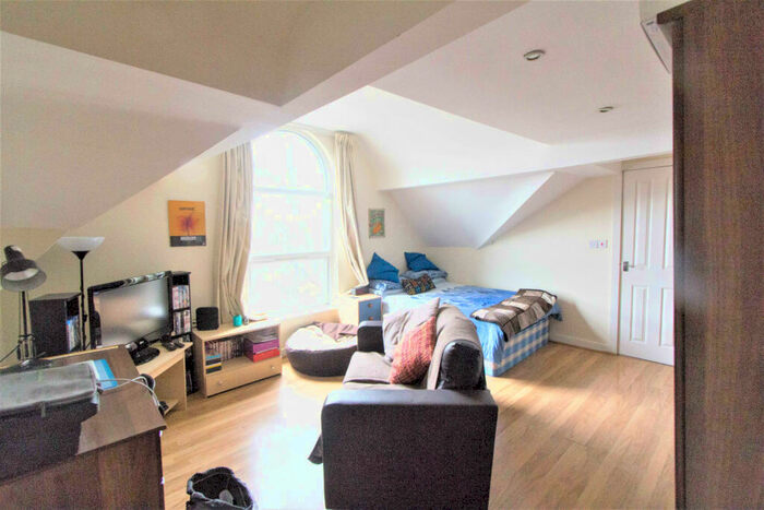 1 Bedroom Flat To Rent In Vinery Road, Leeds, LS4