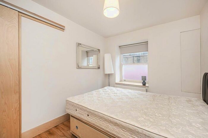 2 Bedroom Flat To Rent In Wood Close, Bethnal Green, London, E2