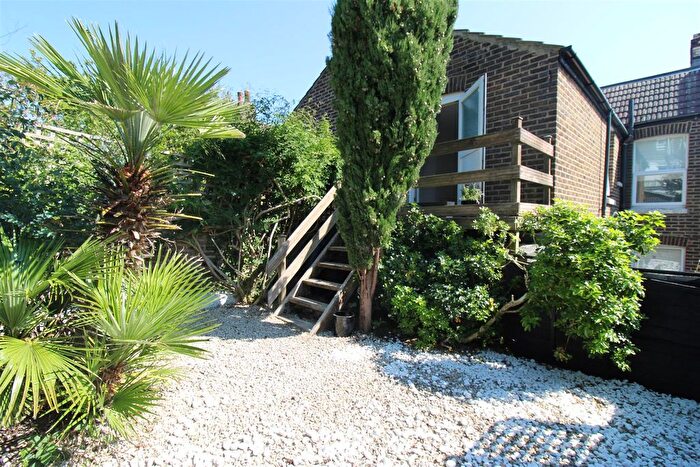 2 Bedroom Flat To Rent In Hollingbury Park Avenue, Brighton, BN1