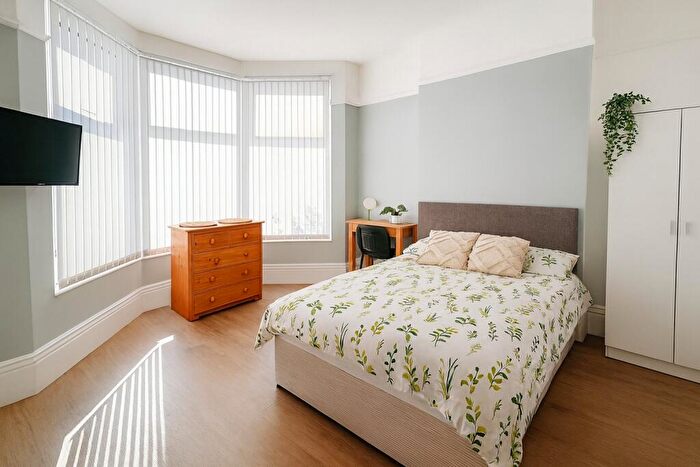 4 Bedroom House To Rent In Edmund Road, Sheffield, S2