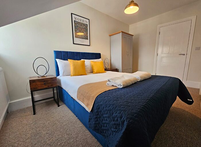 2 Bedroom Flat To Rent In First Avenue, Hove, BN3