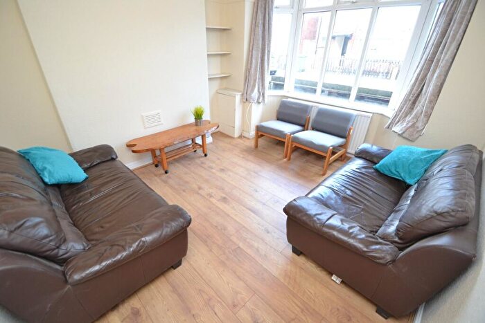 3 Bedroom Semi-Detached House To Rent In Lace Street (Bed), Dunkirk, Nottingham, NG7